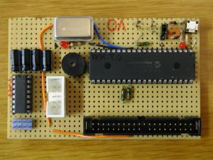 Selbst entwickelte Hauptplatine des Unimog mit PIC-Mikrocontroller
