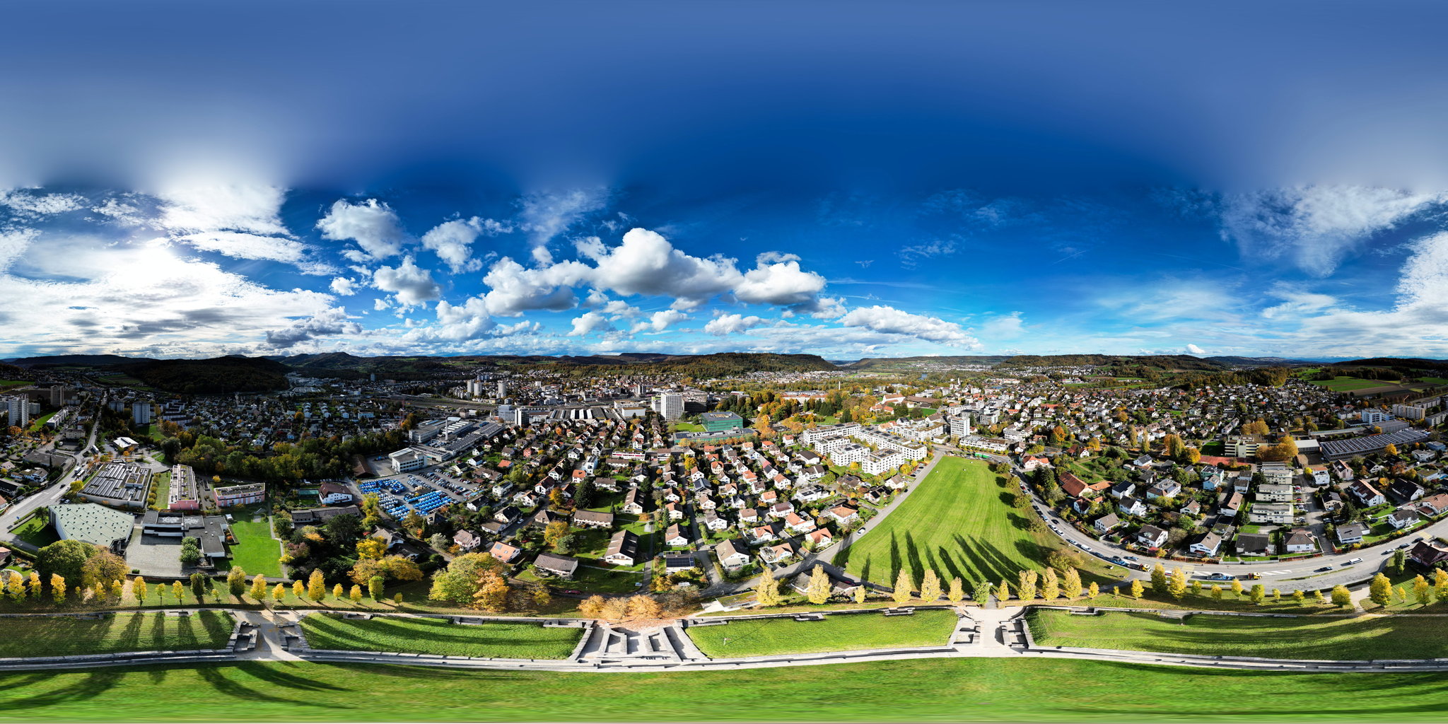 Amphitheater mit Herbstblättern